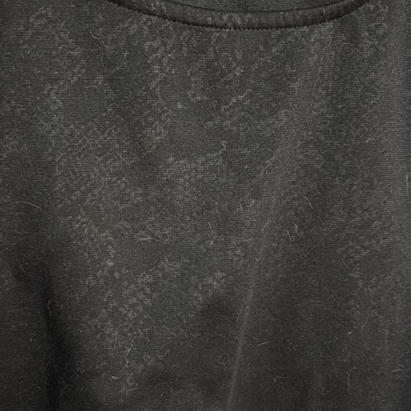 Black crop top with ruffle cap sleeve - Picture 3 of 4